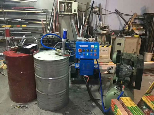 聚氨酯发泡设备及价格 料量可调(图1) 聚氨酯高压保温发泡设备