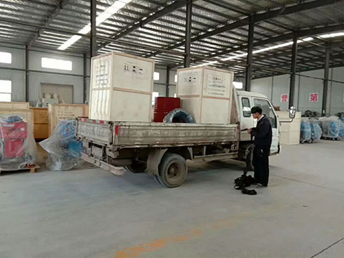 建筑高层外墙外聚氨酯保温发泡机施工(图1) 聚氨酯喷涂发泡机设备发货至河北地区