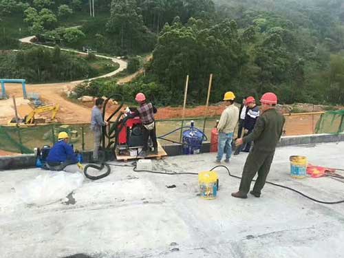 库房屋面用聚脲材料防腐防水施工怎么做?(图1) 楼顶保温隔热和防腐施工案例