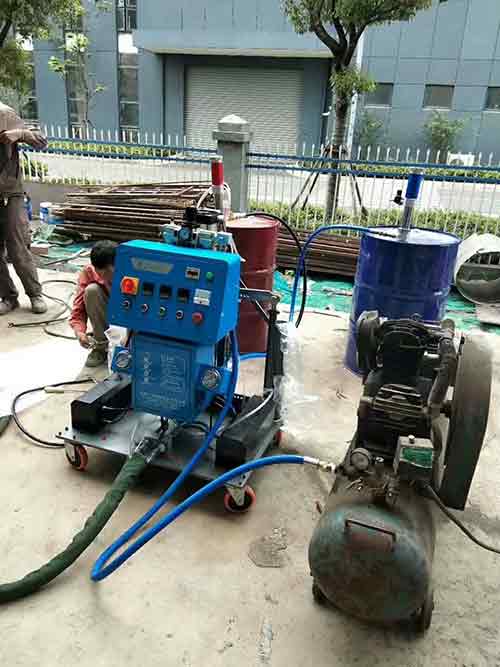 为什么保温用聚氨酯喷涂比较多?作用效果怎么样?(图1) 保温用聚氨酯喷涂施工机器