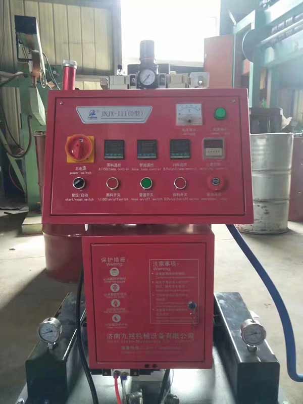 不锈钢水箱保温材料聚氨酯用Q系列喷涂机还是H系列的?(图1) 用于水箱保温施工的聚氨酯喷涂机器